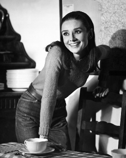 Audrey Hepburn - fashion, beauty & life Icon